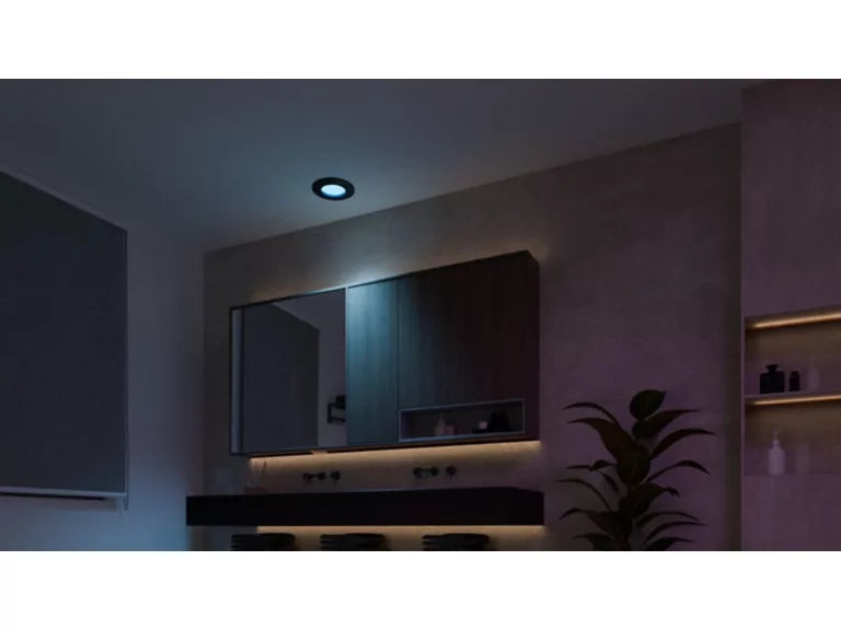 Smart innfelte spotter med farger, IP44 og slankt design. Perfekt til bad, kjøkken og andre rom med innfelte downlights.