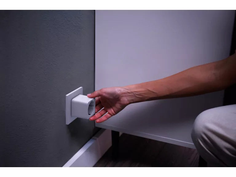 Philips Hue Smart Plug er en smartplugg til Philips Hue som lar deg styre lamper og elektriske enheter via app, stemme eller automatisering.
