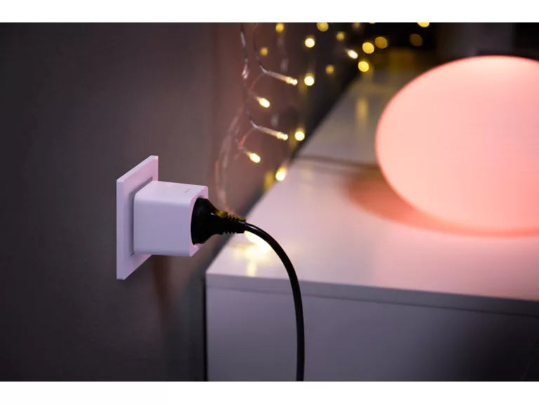 Philips Hue Smart Plug er en smartplugg til Philips Hue som lar deg styre lamper og elektriske enheter via app, stemme eller automatisering.
