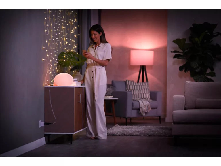 Philips Hue Smart Plug er en smartplugg til Philips Hue som lar deg styre lamper og elektriske enheter via app, stemme eller automatisering.
