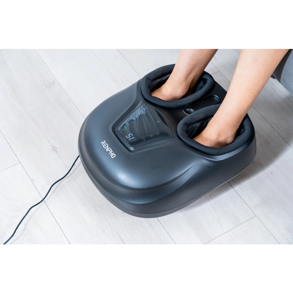 RENPHO Shiatsu Compact fotmassasjeapparat med varme, knaing og luftkompresjon. Fire intensitetsnivåer, fjernkontroll og justerbar timer på 15 til 30 minutter.